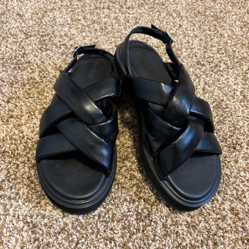 Old Navy || Black Puffy Strap Platform Sandal Size 8.5